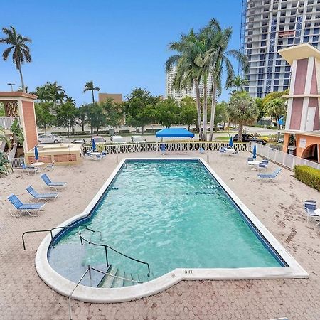 Hallandale Gulfstream Pool Walk To The Beach Hallandale Beach Exterior foto