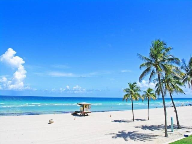 Hallandale Gulfstream Pool Walk To The Beach Hallandale Beach Exterior foto