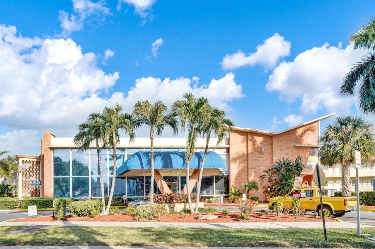 Hallandale Gulfstream Pool Walk To The Beach Hallandale Beach Exterior foto