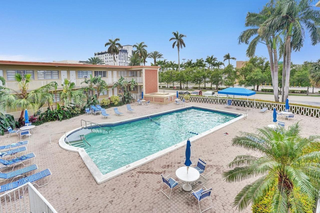 Hallandale Gulfstream Pool Walk To The Beach Hallandale Beach Exterior foto